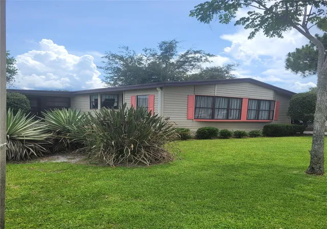 Photo 3 of Manufactured home for sale at 3211 Wekiva Rd, Tavares, FL 32778 | MLS# G5106733 | Listing updated on 2026-06-26