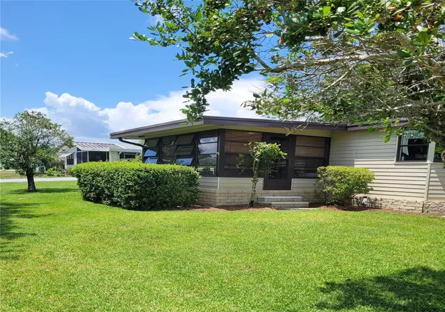 Photo 4 of Manufactured home for sale at 3211 Wekiva Rd, Tavares, FL 32778 | MLS# G5106733 | Listing updated on 2026-06-26