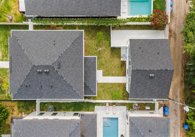 Photo 2 of Sale Pending at 320 43rd Avenue N, Saint Petersburg, FL 33703 | MLS# TB8464660 | Listing updated on 2026-08-26