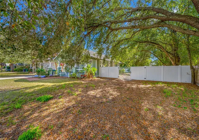 3rd image of 304 W Henry Ave, Tampa, FL 33604 | MLS# TB8464703