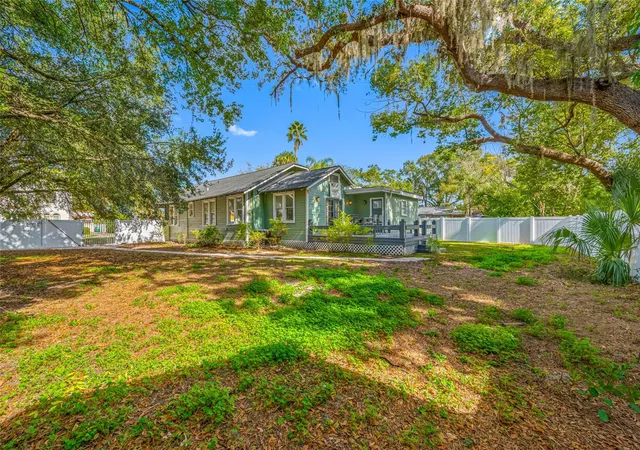 4th image of 304 W Henry Ave, Tampa, FL 33604 | MLS# TB8464703