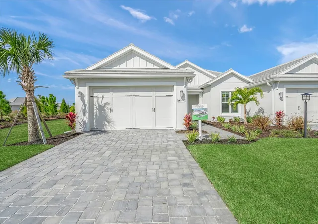 Homes for sale in Sarasota, FL | 9500 Lunar Dove Dr, Sarasota, FL 34240 | MLS# A4678389