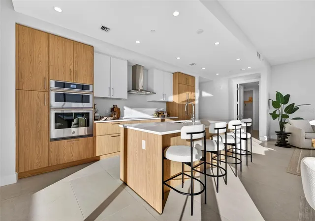 Photo 2 of Condo for sale at 275 1st Avenue S #2706, Saint Petersburg, FL 33701 | MLS# TB8464809 | Listing updated on 2026-10-26