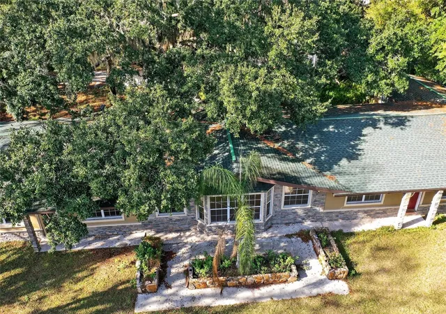 3rd image of 17220 Estes Rd, Lutz, FL 33548 | MLS# TB8464973