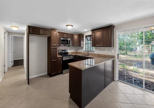 4th image of 17220 Estes Rd, Lutz, FL 33548 | MLS# TB8464973
