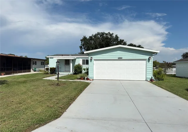 Photo 4 of Manufactured home for sale at 25100 Pine Hl, Leesburg, FL 34748 | MLS# G5106789 | Listing updated on 2026-07-10