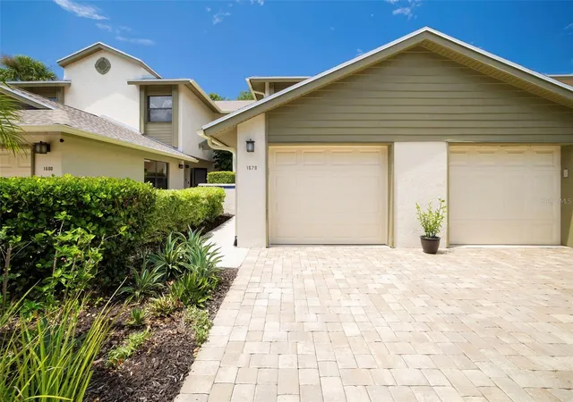 Photo 2 of Condo for sale at 1678 Starling Dr #102, Sarasota, FL 34231 | MLS# A4678531 | Listing updated on 2026-09-04