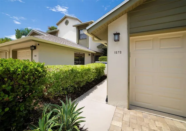 Photo 3 of Condo for sale at 1678 Starling Dr #102, Sarasota, FL 34231 | MLS# A4678531 | Listing updated on 2026-09-04