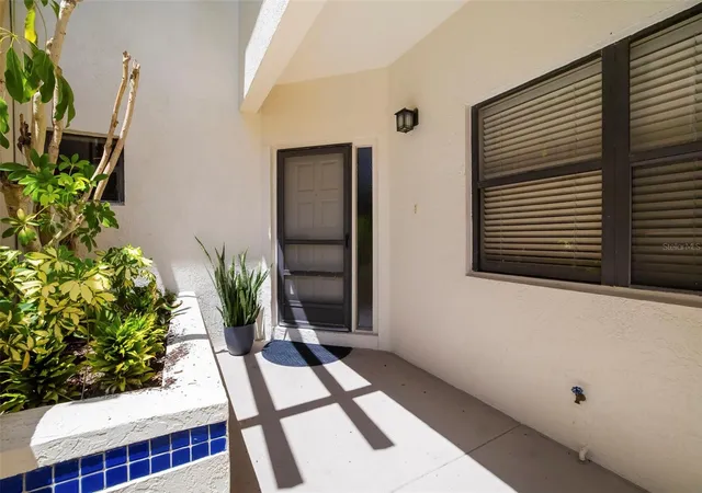 Listing Photo 4 - Condo for sale in building located at 1678 Starling Dr, SARASOTA, FL 34231 - Unit #102