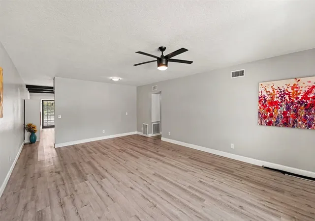 Listing Photo 4 - Condo for sale in building located at 2262 Swedish Dr, Clearwater, FL 33763 - Unit #14