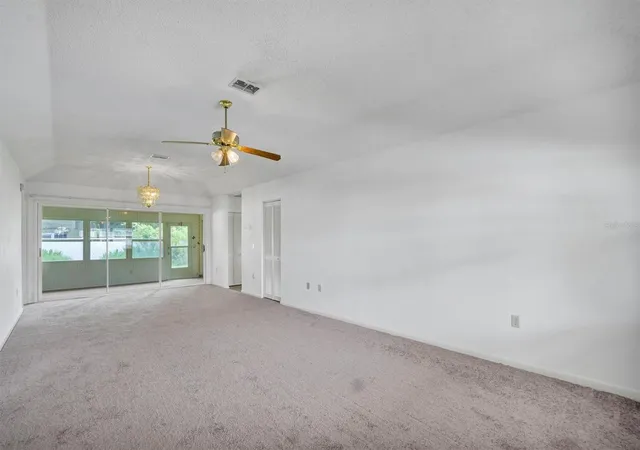 Photo 4 of Single family home for sale at 4938 Colonnades Cir E, Lakeland, FL 33811 | MLS# L4958620 | Listing updated on 2026-02-03