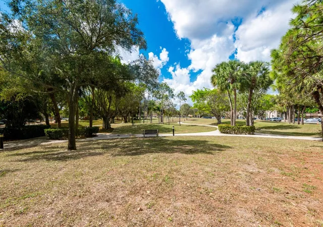 3rd image of 5961 N Fls Cir Dr, Lauderhill, FL 33319