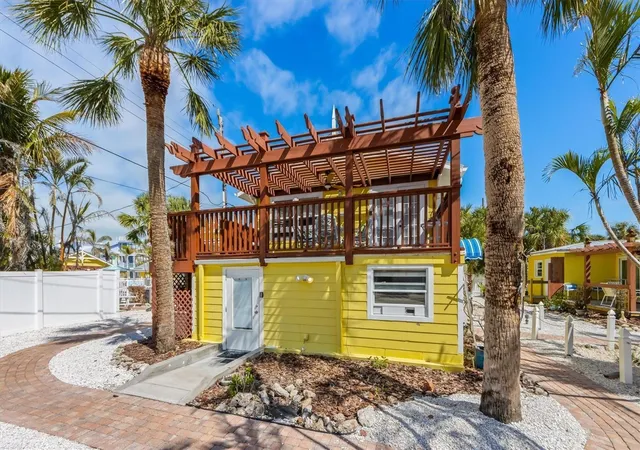 3rd image of 110 Oak Ave, Anna Maria, FL 34216