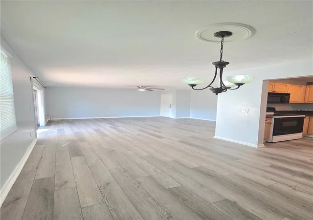 Listing Photo 5 - Condo for sale in building located at 13690 Orange Sunset Dr, TAMPA, FL 33618 - Unit #102
