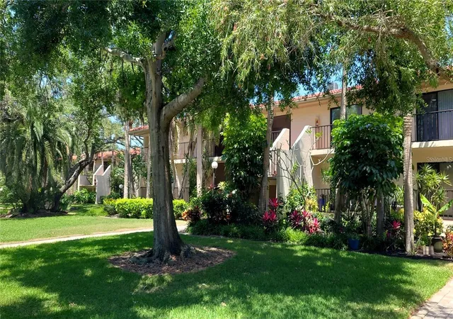Photo 4 of Condo for sale at 6462 Wild Oak Bay Blvd #245, Bradenton, FL 34210 | MLS# A4678602 | Listing updated on 2026-05-30