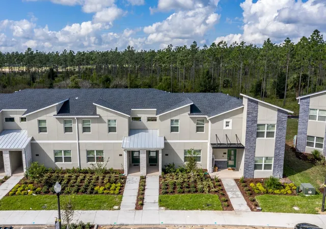 Photo 3 of Townhouse for sale at 278 Ocean Crse Ave, Davenport, FL 33896 | MLS# O6374406 | Listing updated on 2026-10-03