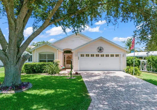 Homes for sale in The Villages, FL | 1405 W Schwartz Blvd, The Villages, FL 32159 | MLS# G5106838