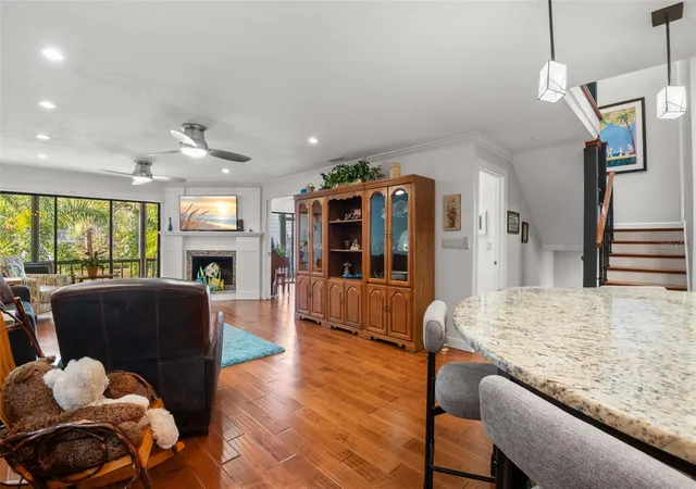 2nd image of 12 Mariner Dr, TARPON SPRINGS, FL 34689