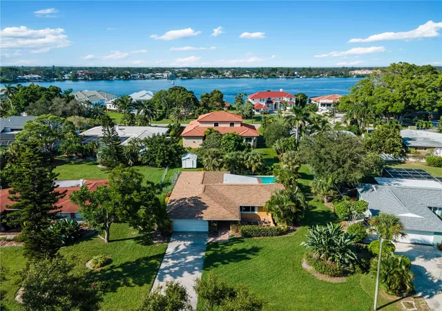 1st image of 424 Baycrest Dr, Venice, FL 34285 | MLS# N6142462