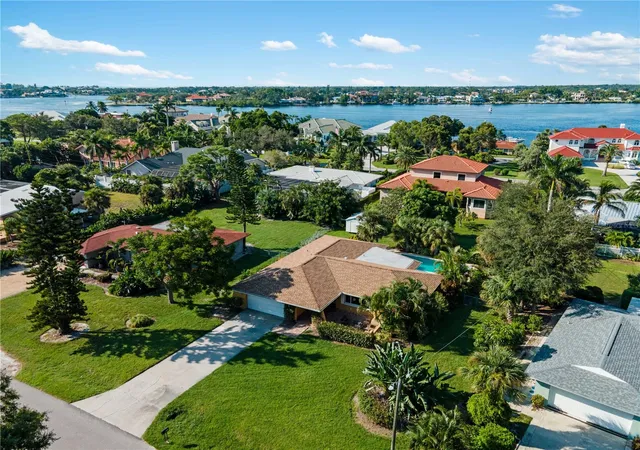 2nd image of 424 Baycrest Dr, Venice, FL 34285 | MLS# N6142462