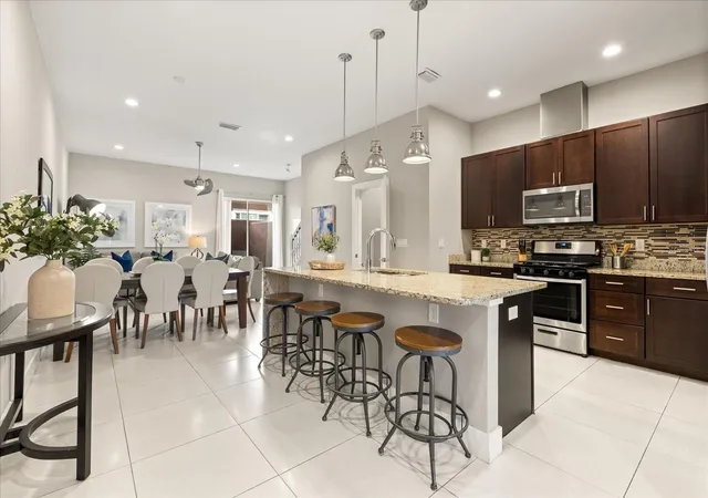 Photo 3 of Townhouse for sale at 2637 Sunrise Shrs Dr, Kissimmee, FL 34747 | MLS# O6374492 | Listing updated on 2026-07-09