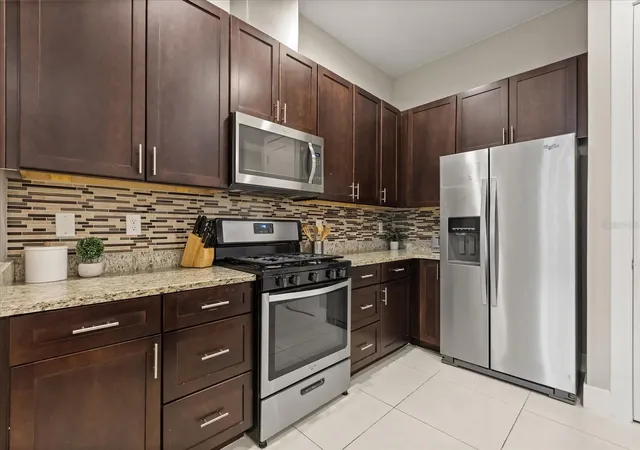 Photo 4 of Townhouse for sale at 2637 Sunrise Shrs Dr, Kissimmee, FL 34747 | MLS# O6374492 | Listing updated on 2026-07-09