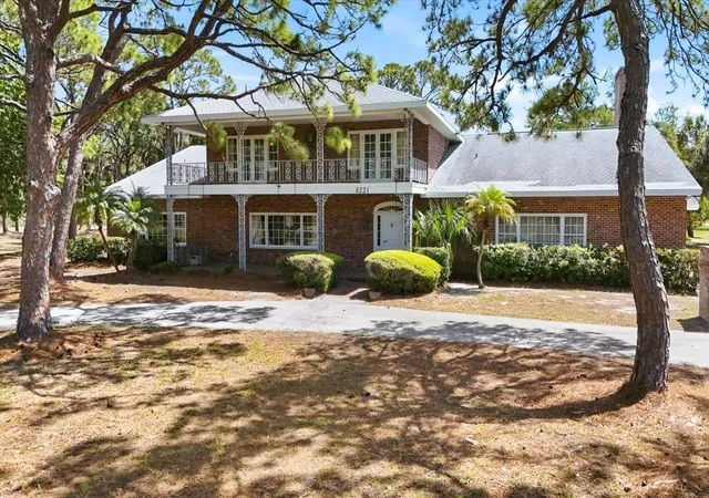 Photo 1 of Mansion for sale at 8221 Desoto Memorial Hwy, Bradenton, FL 34209 | MLS# A4678707 | Listing updated on 2026-09-02