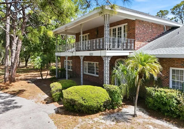 Photo 3 of Mansion for sale at 8221 Desoto Memorial Hwy, Bradenton, FL 34209 | MLS# A4678707 | Listing updated on 2026-09-02
