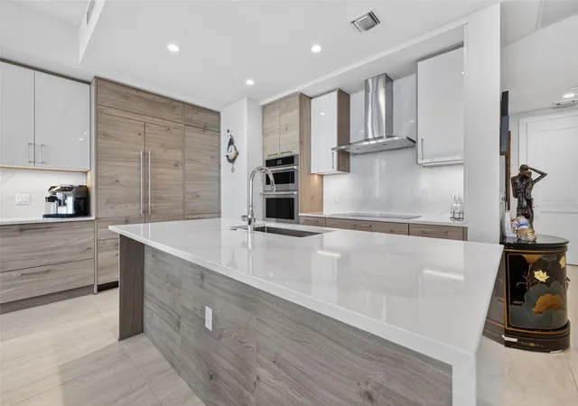 Photo 2 of Condo for sale at 301 1st Street S #1505, Saint Petersburg, FL 33701 | MLS# TB8465574 | Listing updated on 2026-08-31