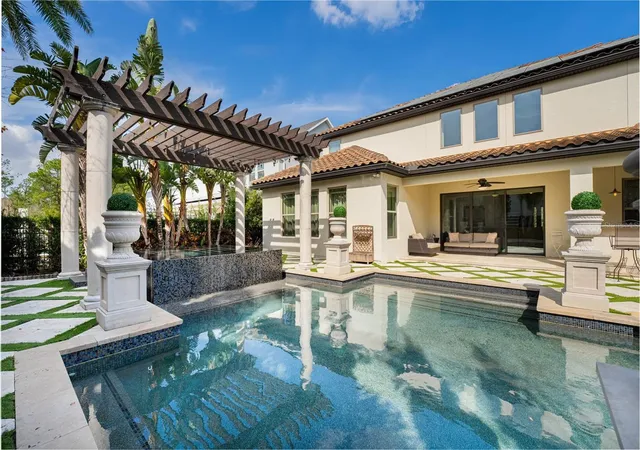 Photo 3 of Single family home for sale at 13596 Gorgona Isle Dr, Windermere, FL 34786 | MLS# O6374555 | Listing updated on 2026-10-29