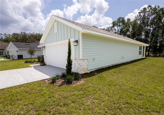 Photo 3 of Single family home for sale at 581 SW Bellflower Dr, Lake City, FL 32024 | MLS# GC536688 | Listing updated on 2026-10-24