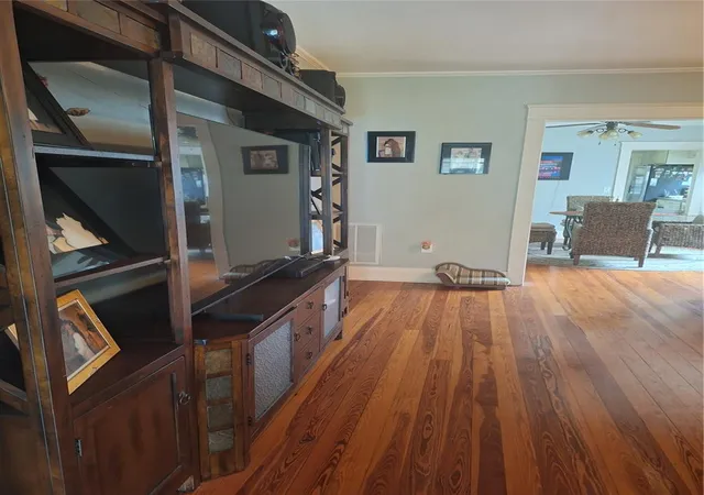 Photo 4 of Single family home for sale at 1127 S Lakeshore Blvd, Lake Wales, FL 33853 | MLS# P4937553 | Listing updated on 2026-08-17