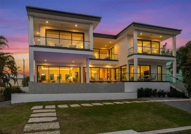 3rd image of 7003 Holmes Blvd, Holmes Beach, FL 34217 | MLS# A4678763