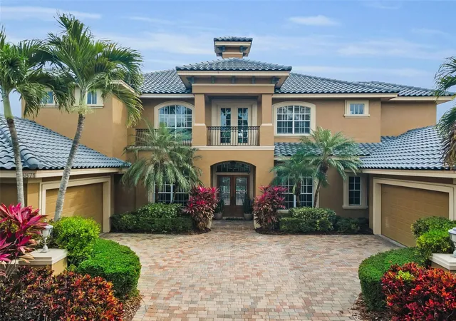 Photo 2 of Mansion for sale at 8871 Silverthorn Rd, Seminole, FL 33777 | MLS# TB8465707 | Listing updated on 2026-09-22