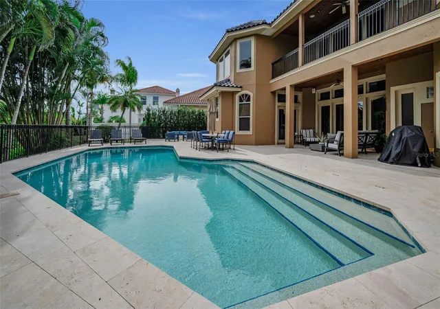 3rd image of 8871 Silverthorn Rd, Seminole, FL 33777 | MLS# TB8465707