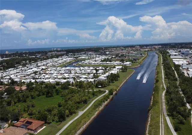 Photo 22 of Manufactured home for sale at 817 S Green Cir, Venice, FL 34285 | MLS# A4678782 | Listing updated on 2026-08-24