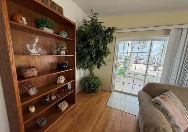 Photo 4 of Manufactured home for sale at 817 S Green Cir, Venice, FL 34285 | MLS# A4678782 | Listing updated on 2026-08-24