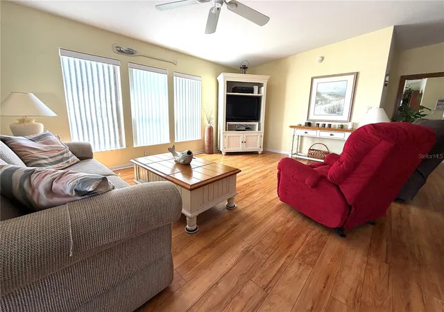 Photo 5 of Manufactured home for sale at 817 S Green Cir, Venice, FL 34285 | MLS# A4678782 | Listing updated on 2026-08-24