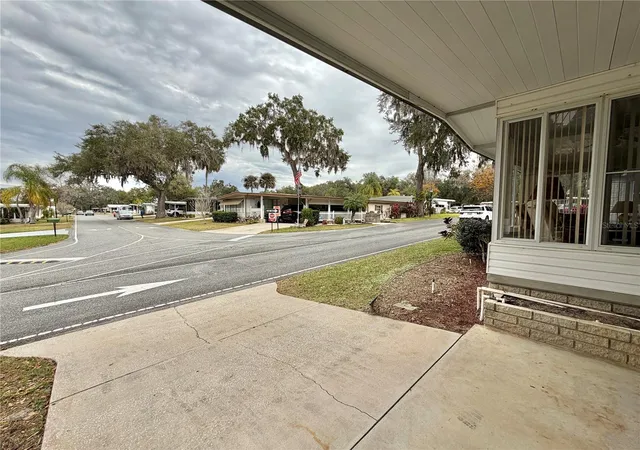 2nd image of 211 Aspen Cir, LEESBURG, FL 34748