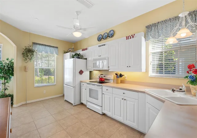 3rd image of 905 Barclay Ct, Venice, FL 34293 | MLS# A4678789