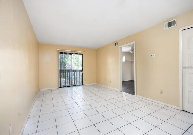 Listing Photo 5 - Condo for sale in building located at 127 Se 16Th Ave, Gainesville, FL 32601 - Unit #S-105