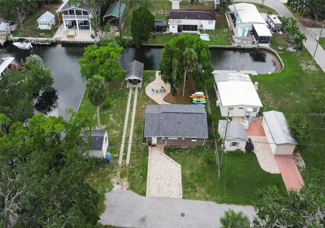 Photo 3 of Single family home for sale at 5411 Teal Dr, Weeki Wachee, FL 34607 | MLS# W7882168 | Listing updated on 2026-09-18