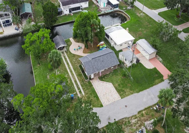 Photo 4 of Single family home for sale at 5411 Teal Dr, Weeki Wachee, FL 34607 | MLS# W7882168 | Listing updated on 2026-09-18