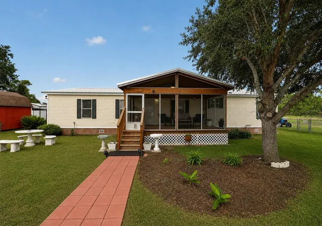 1st image of 15355 Se 113th Street Rd, Ocklawaha, FL 32179 | MLS# G5106928