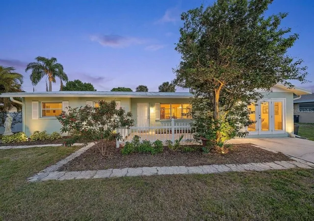 Photo 1 of Single family home for sale at 2534 Waneta Dr, Sarasota, FL 34231 | MLS# A4678870 | Listing updated on 2026-09-02