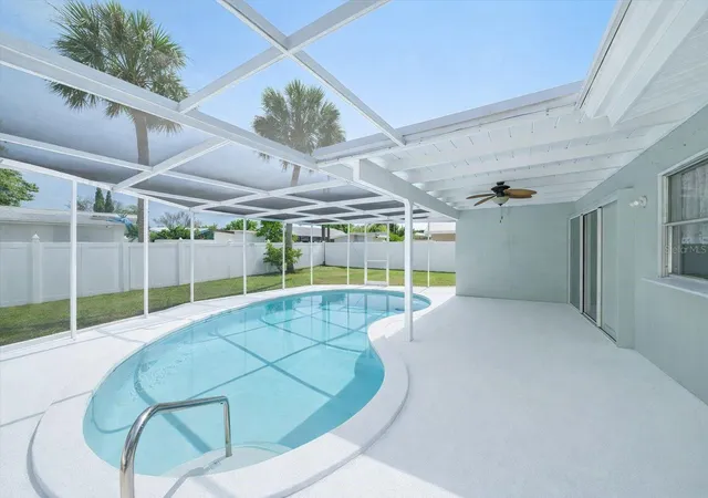 Photo 3 of Single family home for sale at 2534 Waneta Dr, Sarasota, FL 34231 | MLS# A4678870 | Listing updated on 2026-09-02