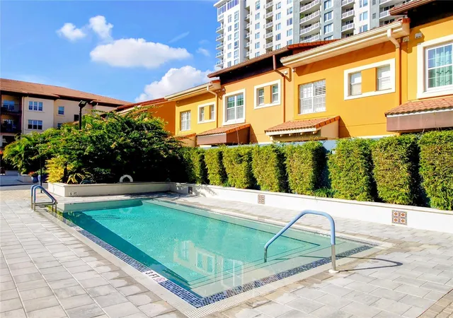 Listing Photo 4 - Condo for sale in building located at 200 4Th Ave S, St. Petersburg, FL 33701 - Unit #130