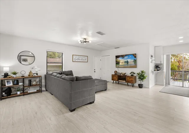 Photo 3 of Single family home for sale at 5127 Glasgow Ave, Orlando, FL 32819 | MLS# S5142035 | Listing updated on 2026-07-17