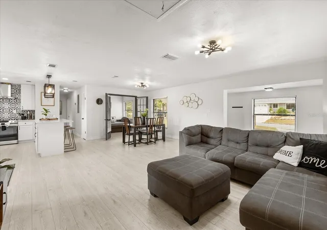 Photo 4 of Single family home for sale at 5127 Glasgow Ave, Orlando, FL 32819 | MLS# S5142035 | Listing updated on 2026-07-17