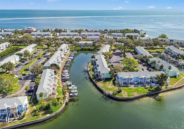 Photo 2 of Condo for sale at 5176 Salmon Dr Se #D, Saint Petersburg, FL 33705 | MLS# TB8466080 | Listing updated on 2026-09-29